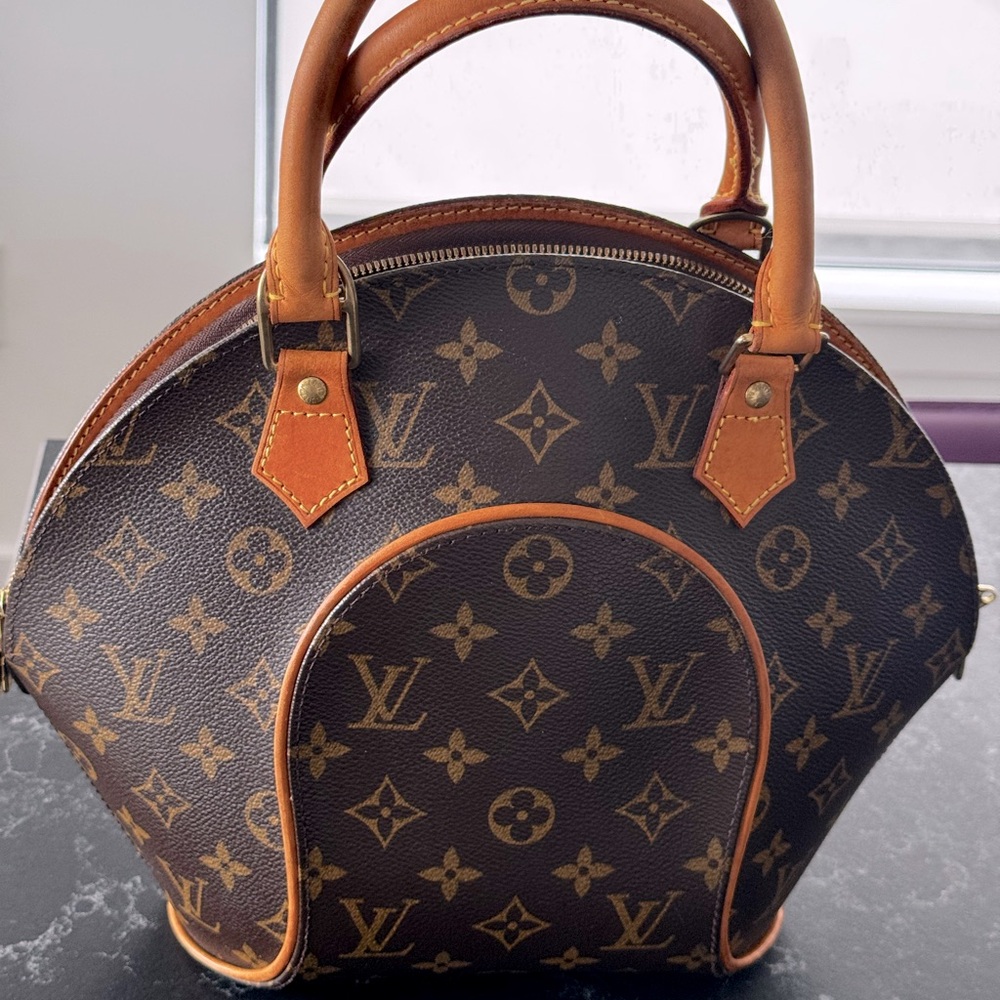 Authentic Louis Vuitton Ellipse MM Monogram Bag